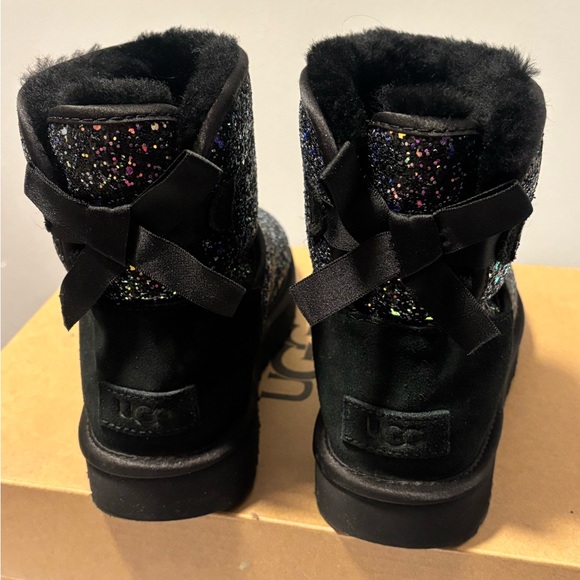 UGG Classic Mini Bow Cosmos size 6 - Picture 8 of 10